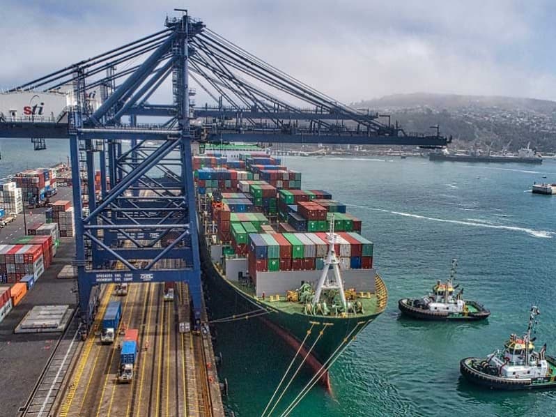 Muelle y carga en terminal San Antonio